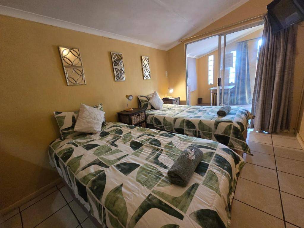 Guest room at At Home Guesthouse Upington, photo 2